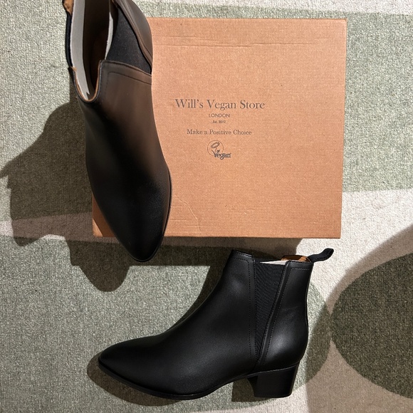 Will’s Vegan Shoes - Point Toe Chelsea Boots - Size US 10/EU 42 - Picture 2 of 3